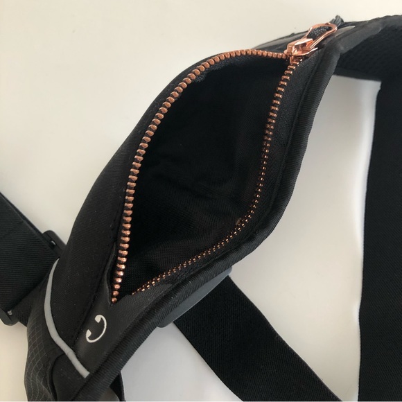 Women’s Running Fanny Pack Belt - Picture 3 of 5